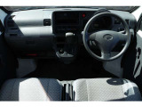 すっきりとしたダッシュボード回り!フロントビューの視界も良くて運転しやすいですよ♪