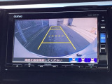 3ビュー切り替えやガイド線表示のバックカメラで、バックでの車庫入れも安心です。