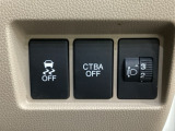 ハンドルの右側にはヘットライトリベライザーと安全装備の、CTBA(シティブレーキアシストシステム)とVSA(ABS+TCS+横滑り抑制)の解除スイッチがついています。