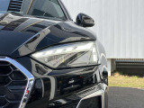 マトリクスLEDヘッドライト装備 複数のセンサーとカメラによって他車や歩行者を検出。ドライバーや歩行者の視界を妨げることが無いように、約1億通りの自動配光が可能です。