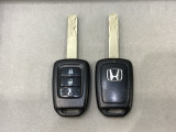 キーレスエントリー付きです。ドアの開け閉めの際に、ボタン操作でキーの差し込み不要です。スペアキーも同じものを用意しております。