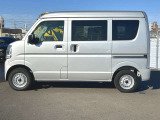 【届出済未使用車とは】自動車の分類では「新車」「中古車」この2種類しかありません。走行距離が100km未満かつ初度登録または初度届出された車両を「届出済未使用車」と呼んでいます。
