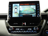 パノラミックビューモニター付きです。車両を上から見たような映像をディスプレイオーディオ画面に表示。運転席からの目視だけでは見にくい、車両周辺の状況をリアルタイムでしっかり確認できます。