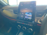 空調等はシンプルで操作性の良い物理スイッチとなり、オーディオディスプレイはApple CarPlay ・Android Autot対応。