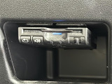【ETC】有料道路を利用する際に料金所で停止することなく通過できる、ETC車載器(ノンストップ自動料金収受システム機器)が装備されています。セットアップを行うことで利用可能になります。