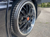 【リアホイール サイズ:9.0J×ET25/タイヤサイズ:245/30R22】