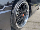 【フロントホイール サイズ:9.0J×ET37/タイヤサイズ:245/30R22】