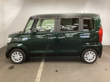 スライドドアなら狭い駐車場でもドアをぶつける心配がありません。ステップが低く乗り降りもしやすいです。