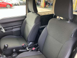 運転席助手席ゆったり座れます!