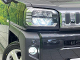 【LEDヘッドライト】悪天候や夜間走行時も良好な視界を確保し安心して運転できる高輝度LEDヘッドライトを装備!点灯速度が早く、消費電力も抑えられています。