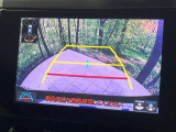 【バックカメラ】駐車時に後方がリアルタイム映像で確認できます。大型商業施設や立体駐車場での駐車時や、夜間のバック時に大活躍!運転スキルに関わらず、今や必須となった装備のひとつです!