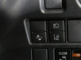 【TOYOTA SAFETY SENSE】走行中に前方の車両等を認識し、衝突の可能性がある時は警報音とブレーキで衝突回避と被害軽減をアシストしてくれます。