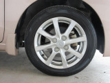 右前 14インチアルミホイール タイヤサイズは、155/65R14