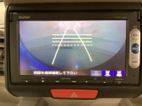 バックでの車庫入れも安心です! リアカメラが付いているバックモニター付のナビを装備しております。操作線もついており距離感も画面から確認できます。