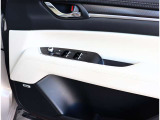 『1台』のお車に対して、3名体制で日々議論を重ね仕入れを行っております。