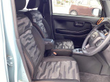運転席・助手席全体像です