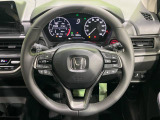 【純正革巻きステアリング】上質な革を使用することで、手にしっかり馴染みとても運転しやすいハンドルです♪