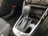 アクセルペダルを踏み込む量や速さに応じて変速パターンを制御し、人馬一体の運転感覚を発揮してくれる6速オートマ!