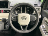 インテリアに合わせたデザインのステアリングは、運転される方のことも考え、運転しやすい形状、大きさです。是非一度、実際に触ってお確かめください。