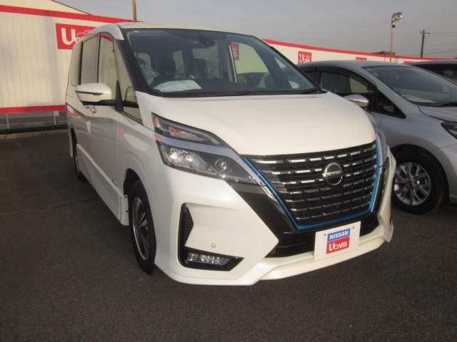 セレナ 1.2 e-POWER ハイウェイスター V 