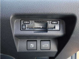 スマートETC2.0を装備。 広域な道路交通情報や安全運転をサポートする情報を得て、刻一刻と変化する道路状況に対応して、最適なタイミングで、運転支援サービスをご案内。新サービスにも対応しています。