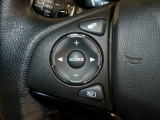 【ステアリングリモコン】ステアリングにオーディオ調節可能なスイッチが装備されていますので運転中でも視線をそらさずにオーディオの調節が可能です!