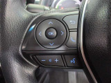 ステアリングには運転中でも簡単に操作できる各種スイッチついてます