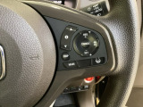 ハンドルにHondaセンシング系のクルーズコントロールやレーンキープアシストなどの操作スイッチが装備されています。ハンドルから手を離さず安全に操作できます。