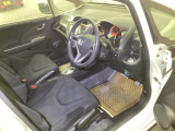 フィット感のあるシート。しっかりと支えてくれるので、長時間の運転を快適にサポートしてくれます。