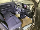 シートはフィット性も良く、楽な運転姿勢を保てます。