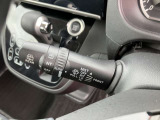 動くタイミングを調整できる間欠式ワイパーは、車速に連動して間欠時間が変化する機能も備えて運転をサポートしてくれます!