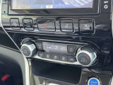 エアコンはオートエアコンです(^-^)温度調節も細かくできるので車内を快適な温度にできますよ(*^^*)人気の装備です☆