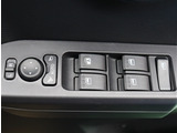 【車屋】として、長く車業界に従事した経験豊富なスタッフが多数在籍しております。
