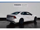 ◆バック/万が一を考え、安全性を重視する方に選ばれているVOLVO車。ドアを開閉するとその重み・厚みに驚くはず