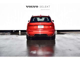 ◆バック/万が一を考え、安全性を重視する方に選ばれているVOLVO車。ドアを開閉するとその重み・厚みに驚くはず