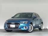 Audiデザインの特徴であるシングルフレームグリルが存在感を主張します。