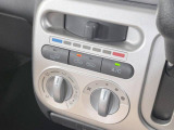 寒い冬も暑い夏も全席に快適な空調を届けてくれる、ダイヤル式エアコンを装備♪