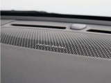 【harman/kardon】世界のオーディオファン垂涎のプレミアムサウンドシステムを搭載。原音に近い音場空間を忠実に再現。乗る人すべてに最良の音響体験を提供します。
