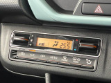 【オートエアコン】一度お好みの温度に設定すれば、車内の温度を検知し風量や温度を自動で調整。暑い…寒い…と何度もスイッチ操作をする必要はありません。快適な車内空間には必須の機能ですね♪