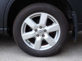 タイヤホイールは純正ですので車検もあんしん。Aftermarketのマッドタイヤでもにあうとおもいます。
