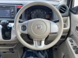 インテリアに合わせたデザインのステアリングは、運転される方のことも考え、運転しやすい形状、大きさです。是非一度、実際に触ってお確かめください。