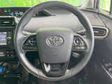 インテリアに合わせたデザインのステアリングは、運転される方のことも考え、運転しやすい形状、大きさです。是非一度、実際に触ってお確かめください。
