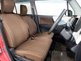 運転席まわりです。実際に座ってみて乗り心地を体感してみて下さい。