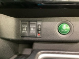 リアドアは乗り降りに便利な両側電動スライドドアです。また運転席に座っていながらスイッチ操作で自在にスライドドアを開け閉めできます。