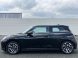 ご納車前には、MINIを熟知したメカニックによる100項目の点検・整備を行います。不具合箇所、交換時期に達している部品に関しましては、全て当社負担で交換してからのご納車となります。