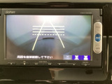 バックでの車庫入れも安心です! リアカメラが付いているバックモニター付のナビを装備しております。操作線もついており距離感も画面から確認できます。