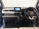 【前方視界】開放的な前方視界!運転がしやすく疲れにくいです♪窓が大きく、見通しがとっても良いおクルマですよ♪