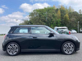 常時120台以上のBMW/MINIを展示!大型展示場でお気に入りの車両を見つけてください♪