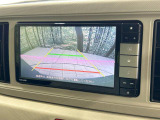 【バックカメラ】駐車時に後方がリアルタイム映像で確認できます。大型商業施設や立体駐車場での駐車時や、夜間のバック時に大活躍!運転スキルに関わらず、今や必須となった装備のひとつです!