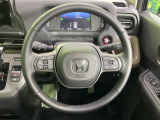 【純正革巻きステアリング】上質な革を使用することで、手にしっかり馴染みとても運転しやすいハンドルです♪